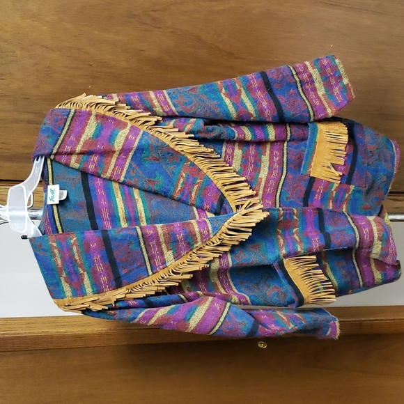 Multi-colored blazer with faux suede fringed collar and pockets. - Picture 1 of 1